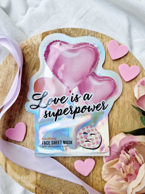 Maxbrands Marketing B.V. Face Sheet Mask, Maseczka do twarzy w płacie, Love is a Superpower