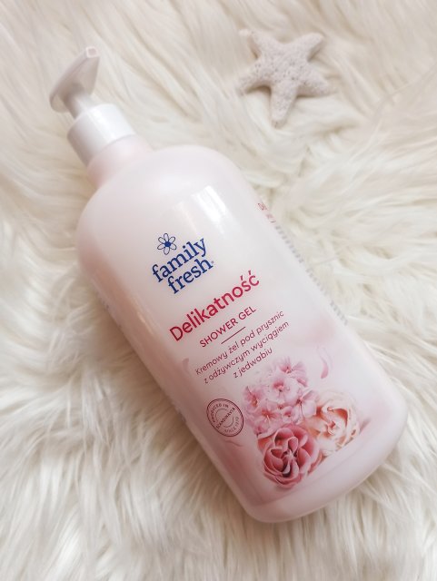 Soraya Delikatność, kremowy żel pod prysznic z odżywczym wyciągiem z jedwabiu