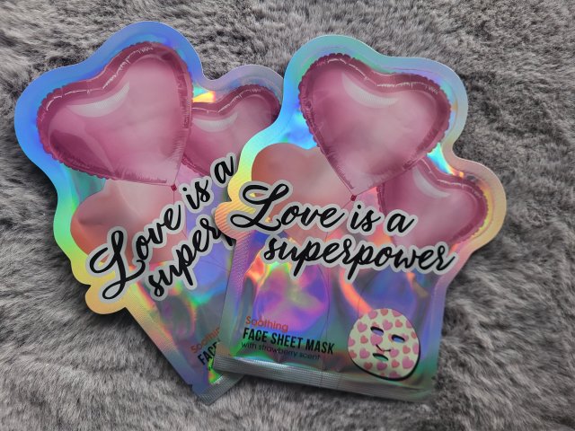 Maxbrands Marketing B.V. Face Sheet Mask, Maseczka do twarzy w płacie, Love is a Superpower