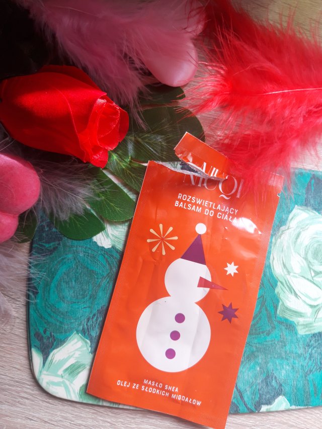 NIUQI Balsam do ciała, Rozświetlający, Masło shea, olej ze słodkich migdałów