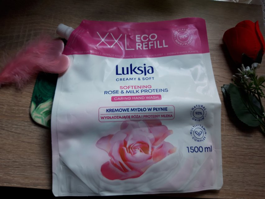 Luksja Mydło w płynie, Kremowe, Róża + proteiny mleka