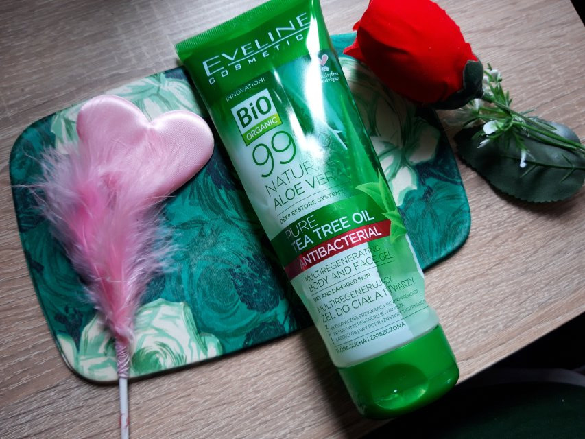 Eveline Żel do twarzy i ciała, Multiregenerujący, 99% Aloe Vera, Z olejkiem z drzewa herbacianego