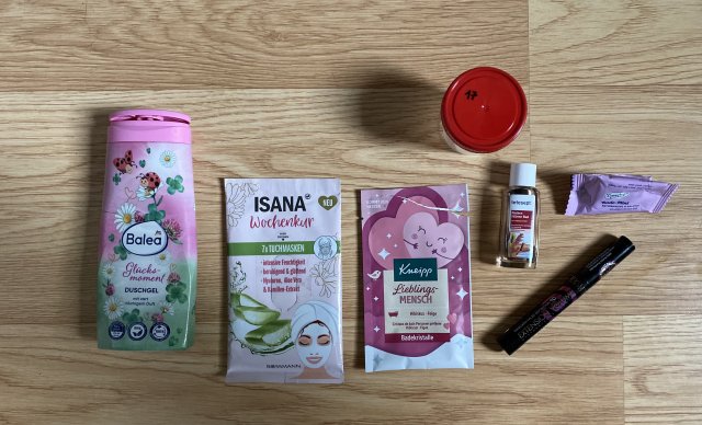 akcja denkowanie! grudzień - kosmetyki w świątecznych opakowaniach i świątecznych kolorach 🎄❄️⛄🎀🎁🎅