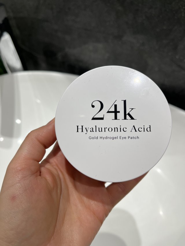 Denkowanie część druga :) Grudzień, kosmetyki w świątecznych opakowaniach lub w świątecznych kolorach: czerwonym, zielonym i złotym 