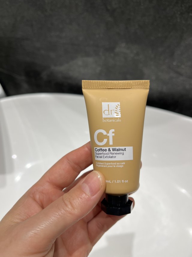 Denkowanie część druga :) Grudzień, kosmetyki w świątecznych opakowaniach lub w świątecznych kolorach: czerwonym, zielonym i złotym 