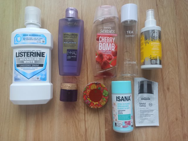 Denkowanie część druga :) Grudzień, kosmetyki w świątecznych opakowaniach lub w świątecznych kolorach: czerwonym, zielonym i złotym 