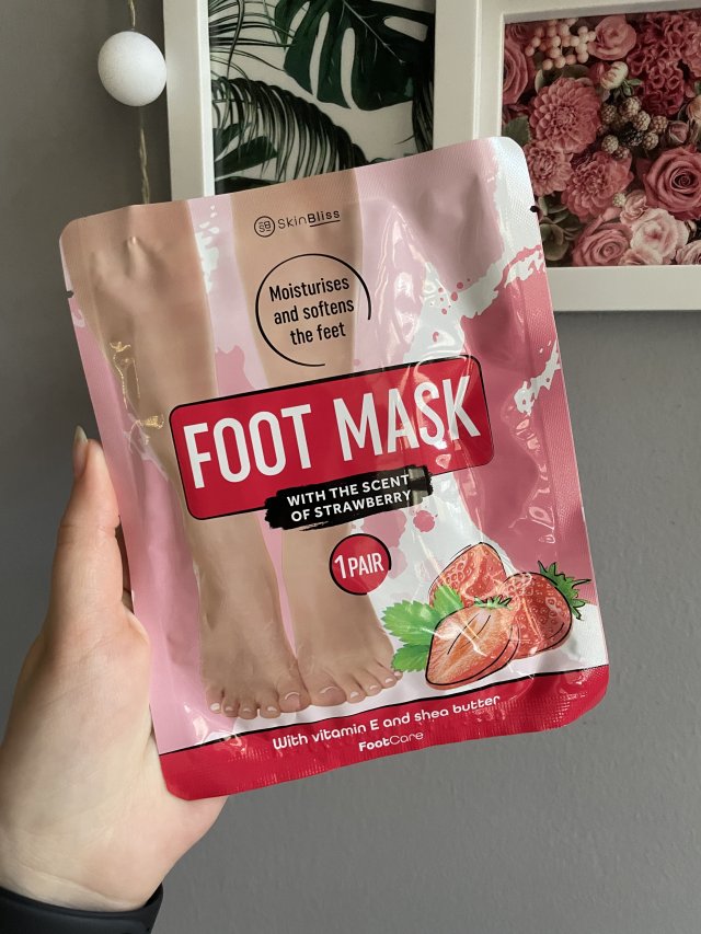 SkinBliss Maska do stóp w formie skarpet, Strawberry