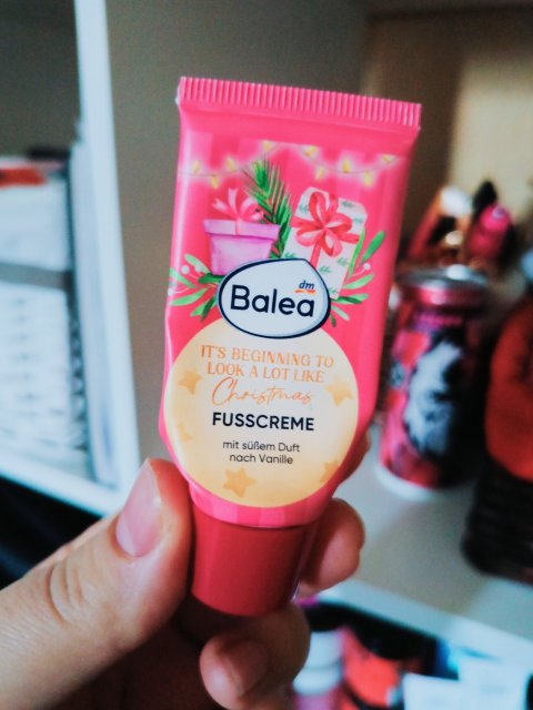 Denkowanie część druga :) Grudzień, kosmetyki w świątecznych opakowaniach lub w świątecznych kolorach: czerwonym, zielonym i złotym 