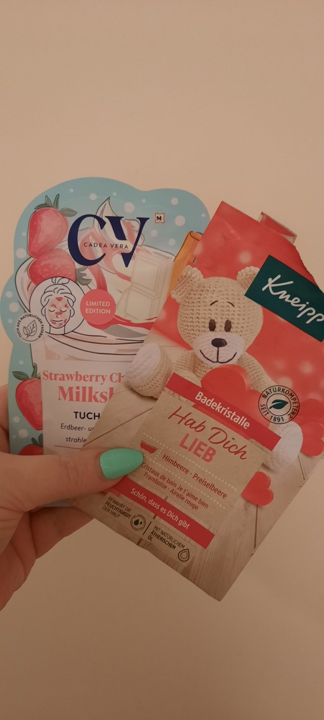 Denkowanie część druga :) Grudzień, kosmetyki w świątecznych opakowaniach lub w świątecznych kolorach: czerwonym, zielonym i złotym 