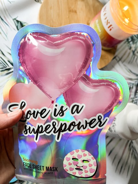 Maxbrands Marketing B.V. Face Sheet Mask, Maseczka do twarzy w płacie, Love is a Superpower
