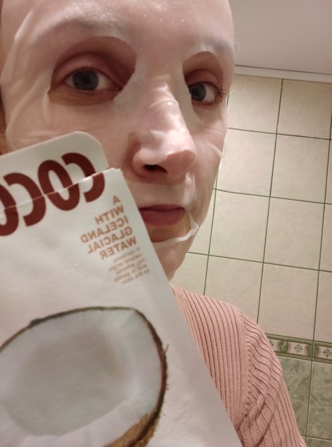 CNF Cosmetics Maska do twarzy w płacie, Coconut a With Iceland Glacial Water