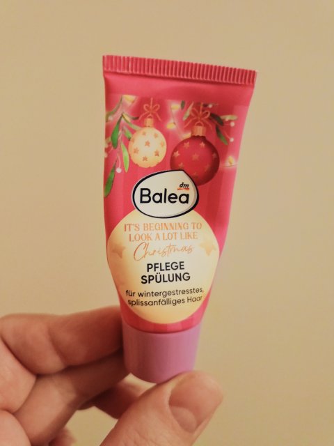 Denkowanie część druga :) Grudzień, kosmetyki w świątecznych opakowaniach lub w świątecznych kolorach: czerwonym, zielonym i złotym 