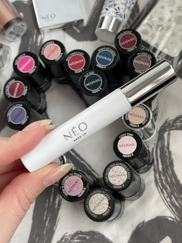 Neo Make Up Tusz do rzęs, Pogrubiający i stymulujący wzrost, Czarny