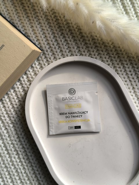 BasicLab Dermocosmetics Familias, Krem do twarzy, Nawilżający, Lekka konsystencja