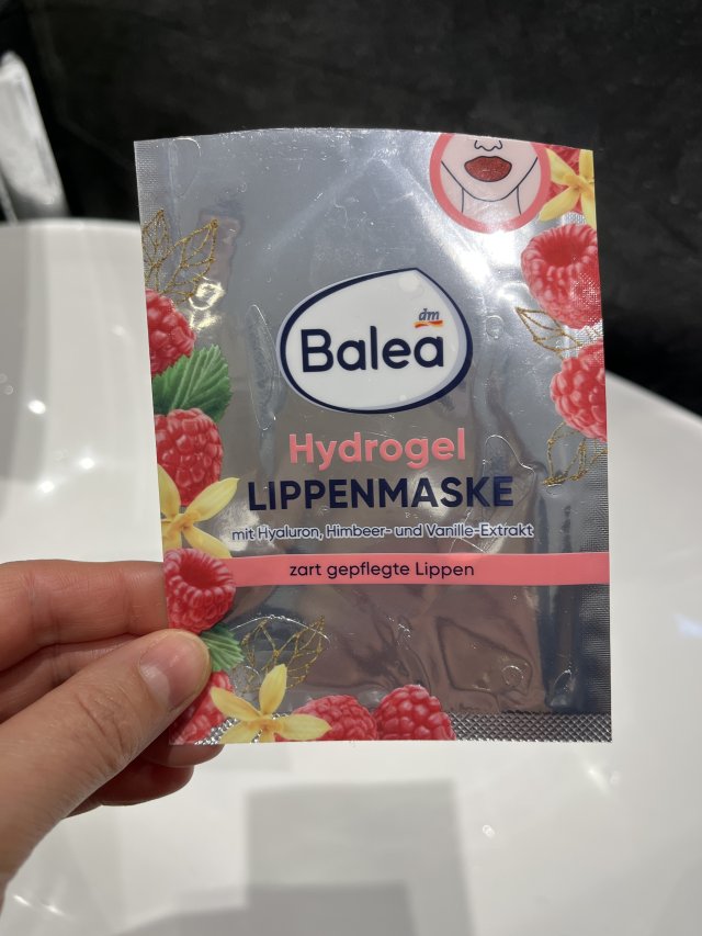 Denkowanie część druga :) Grudzień, kosmetyki w świątecznych opakowaniach lub w świątecznych kolorach: czerwonym, zielonym i złotym 