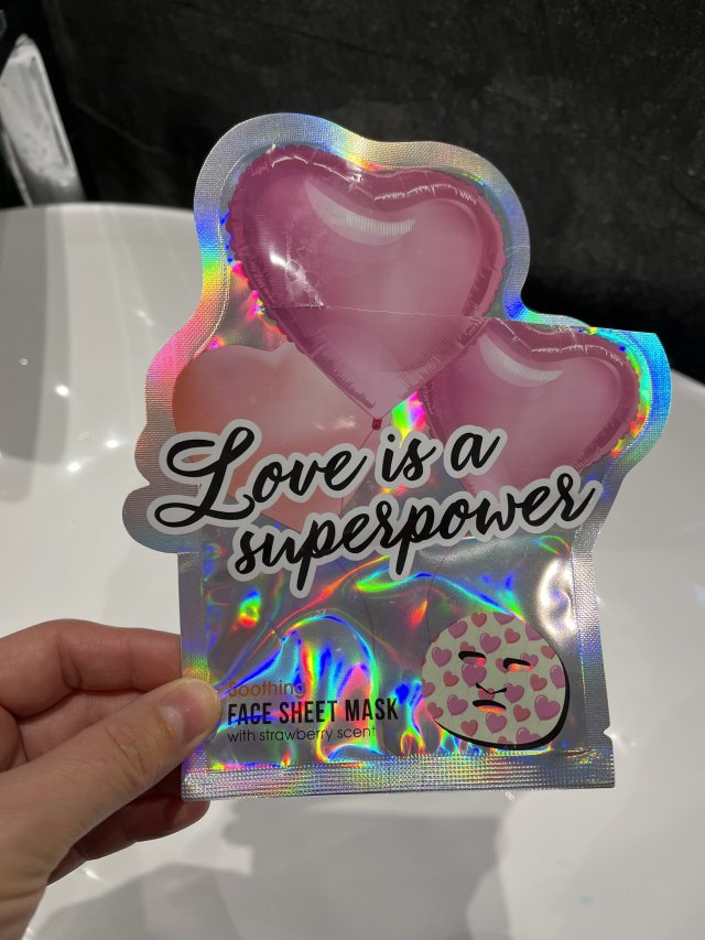 Denkowanie część druga :) Grudzień, kosmetyki w świątecznych opakowaniach lub w świątecznych kolorach: czerwonym, zielonym i złotym 