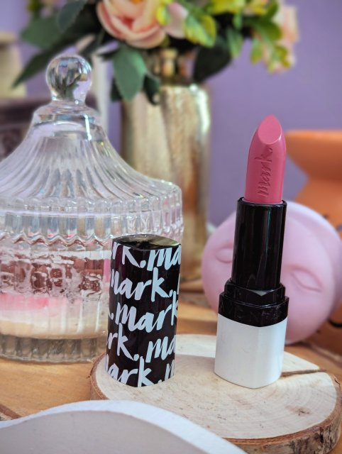 Avon Mark, Epic Lip, Szminka do ust Moc koloru, Kolor Blushing Beauty