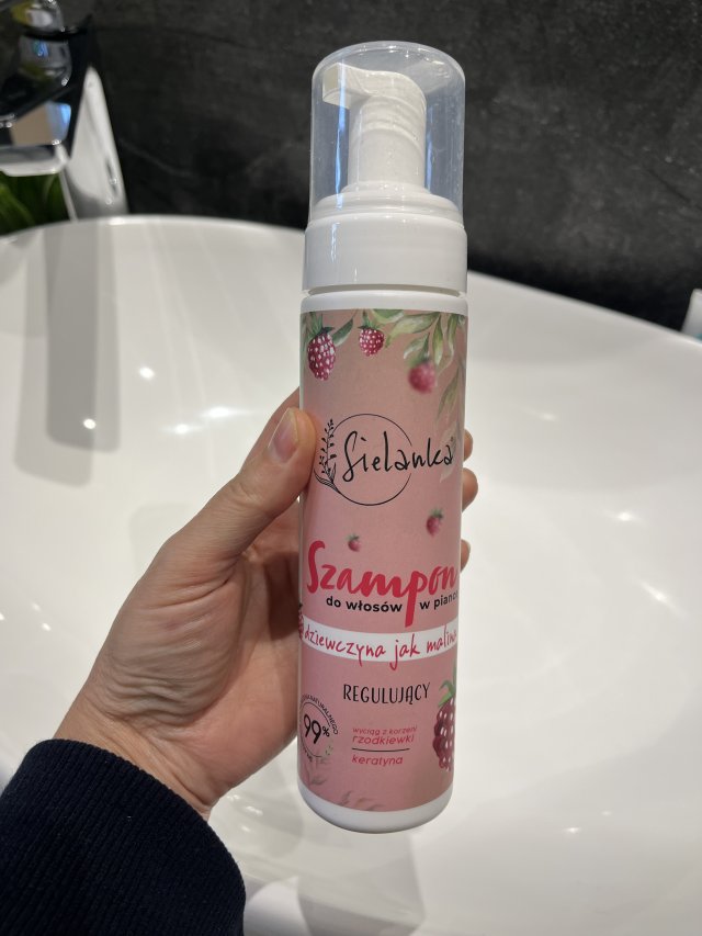 Denkowanie część druga :) Grudzień, kosmetyki w świątecznych opakowaniach lub w świątecznych kolorach: czerwonym, zielonym i złotym 