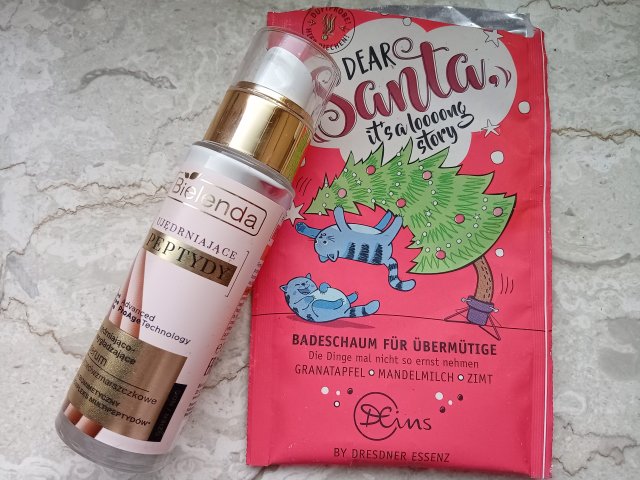 Denkowanie część druga :) Grudzień, kosmetyki w świątecznych opakowaniach lub w świątecznych kolorach: czerwonym, zielonym i złotym 