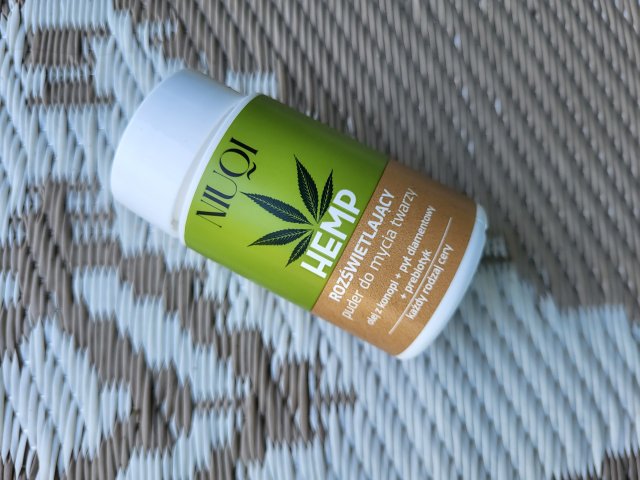 NIUQI Hemp, Puder do mycia twarzy, Rozświetlający, Olej z konopii