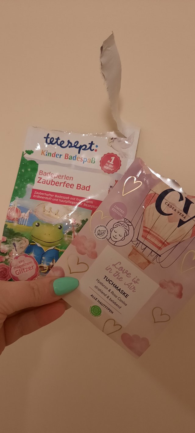 Denkowanie część druga :) Grudzień, kosmetyki w świątecznych opakowaniach lub w świątecznych kolorach: czerwonym, zielonym i złotym 