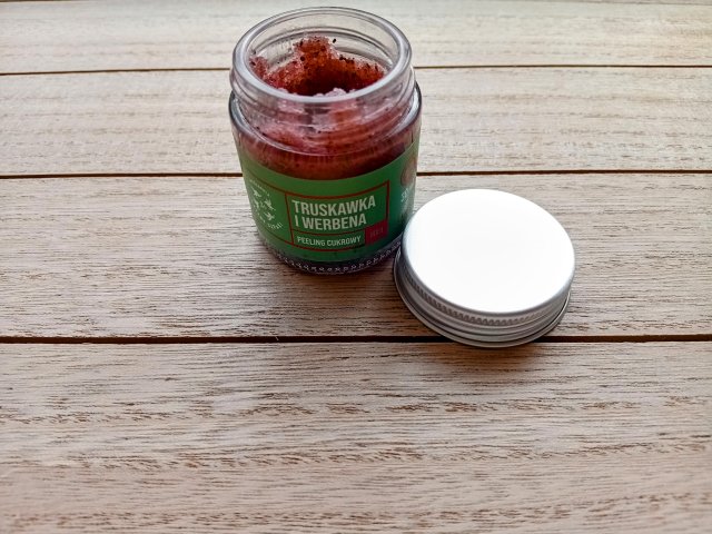 Mydlarnia Cztery Szpaki Peeling do ciała, Cukrowy, Truskawka i werbena