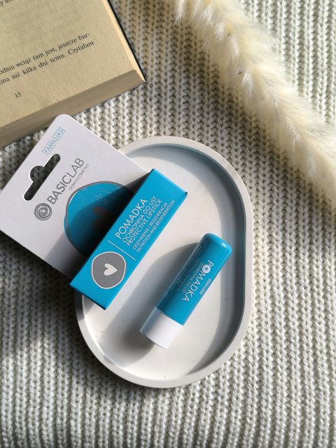 BasicLab Dermocosmetics Familias, Pomadka ochronna do ust, Odżywienie i regeneracja 