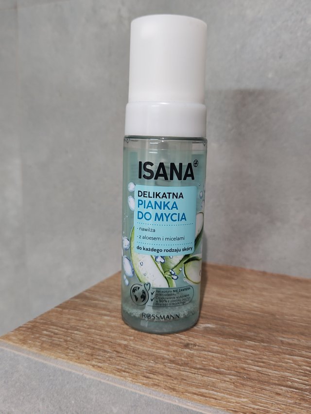 Isana Pianka do mycia twarzy, Łagodna, Z aloesem oraz z ekstraktem z ogórka 