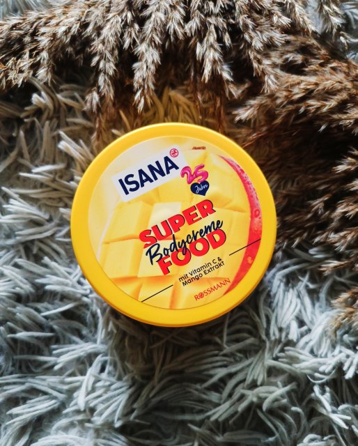 Isana SUPERFOOD, Krem do ciała, Witamina C i ekstrakt z mango 