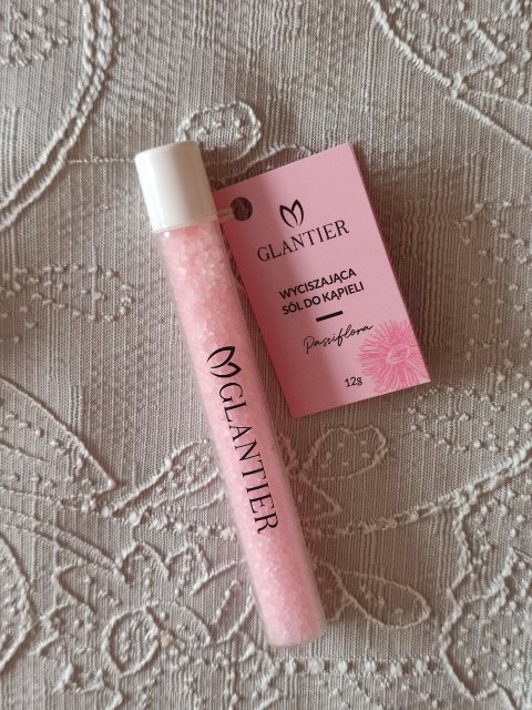 Denkowanie część druga :) Grudzień, kosmetyki w świątecznych opakowaniach lub w świątecznych kolorach: czerwonym, zielonym i złotym 