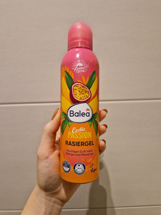 Denkowanie część druga :) Grudzień, kosmetyki w świątecznych opakowaniach lub w świątecznych kolorach: czerwonym, zielonym i złotym 