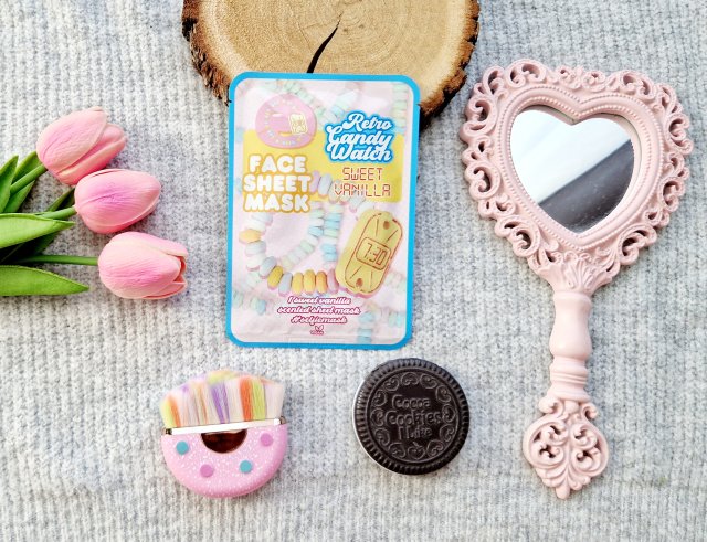 Maxbrands Marketing B.V. Face Sheet Mask, Maseczka do twarzy w płacie, Retro Candy Watch, Zapach słodkiej wanilii