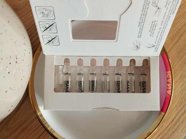 Isana ampułki do twarzy 