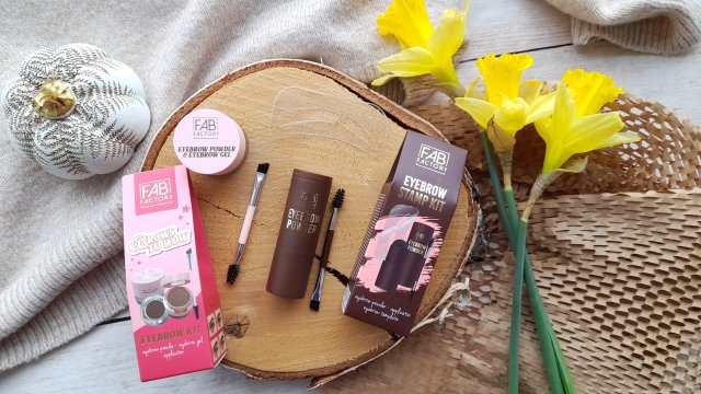 Puder do brwi Eyebrown Stamp Kit Fab Factory z Actiona