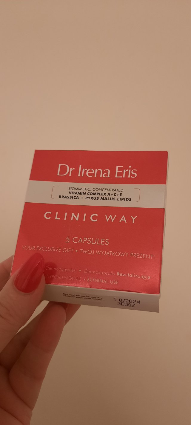 Denkowanie część druga :) Grudzień, kosmetyki w świątecznych opakowaniach lub w świątecznych kolorach: czerwonym, zielonym i złotym 