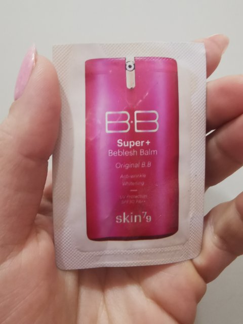 Denkowanie część druga :) Grudzień, kosmetyki w świątecznych opakowaniach lub w świątecznych kolorach: czerwonym, zielonym i złotym 