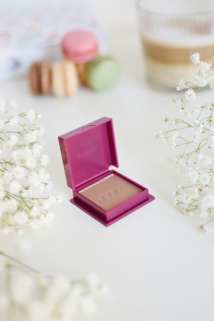 BeneFit Bronzer do twarzy, Hoola