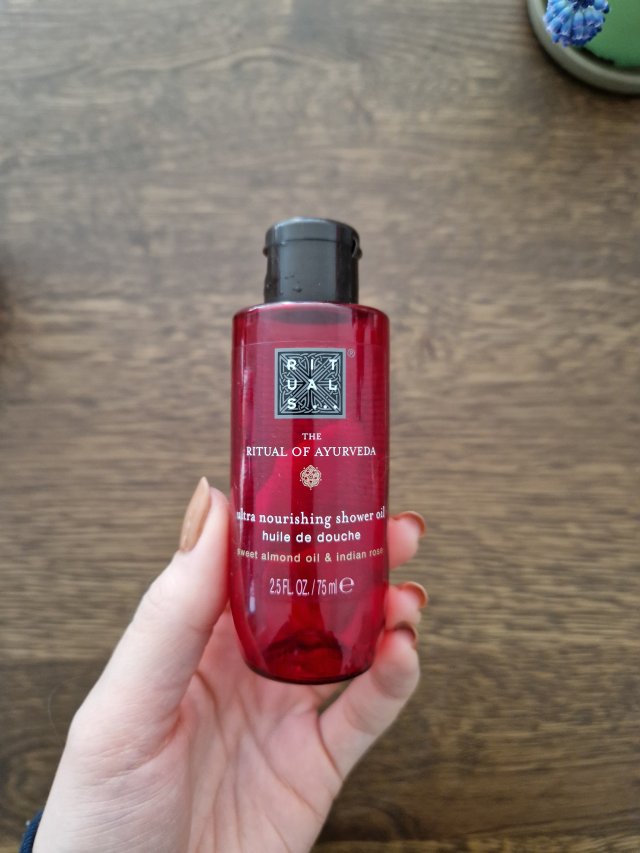 Denkowanie część druga :) Grudzień, kosmetyki w świątecznych opakowaniach lub w świątecznych kolorach: czerwonym, zielonym i złotym 