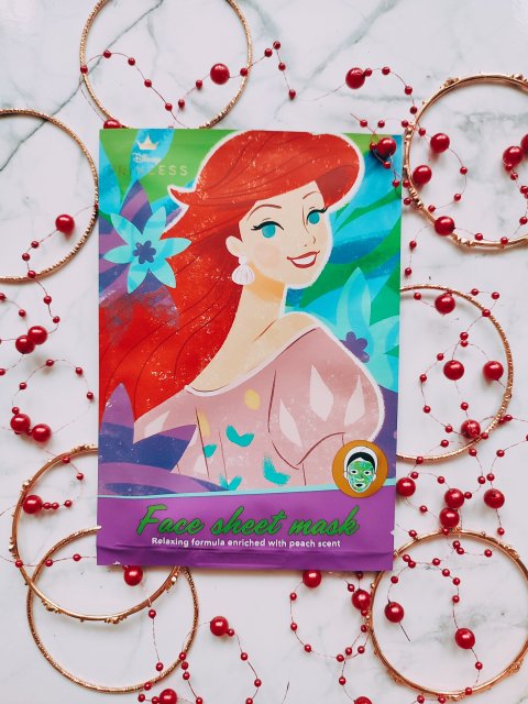 Maseczka do twarzy na tkaninie 