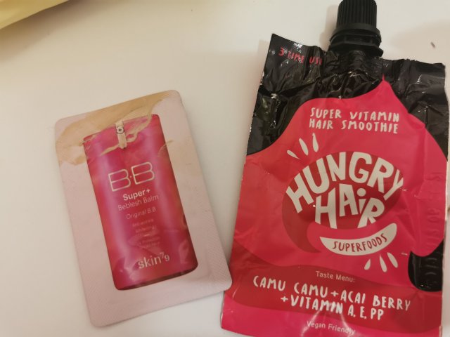 Denkowanie część druga :) Grudzień, kosmetyki w świątecznych opakowaniach lub w świątecznych kolorach: czerwonym, zielonym i złotym 