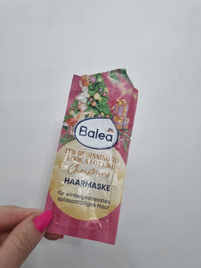 Denkowanie część druga :) Grudzień, kosmetyki w świątecznych opakowaniach lub w świątecznych kolorach: czerwonym, zielonym i złotym 