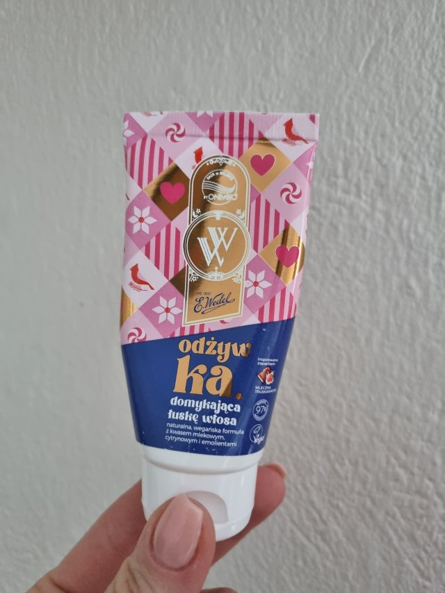 Denkowanie część druga :) Grudzień, kosmetyki w świątecznych opakowaniach lub w świątecznych kolorach: czerwonym, zielonym i złotym 