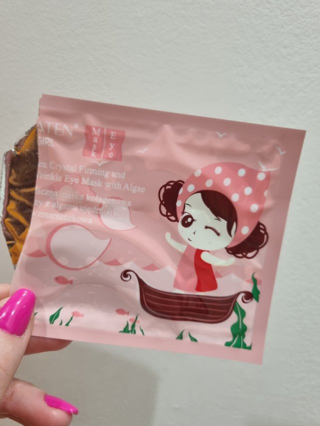 Denkowanie część druga :) Grudzień, kosmetyki w świątecznych opakowaniach lub w świątecznych kolorach: czerwonym, zielonym i złotym 