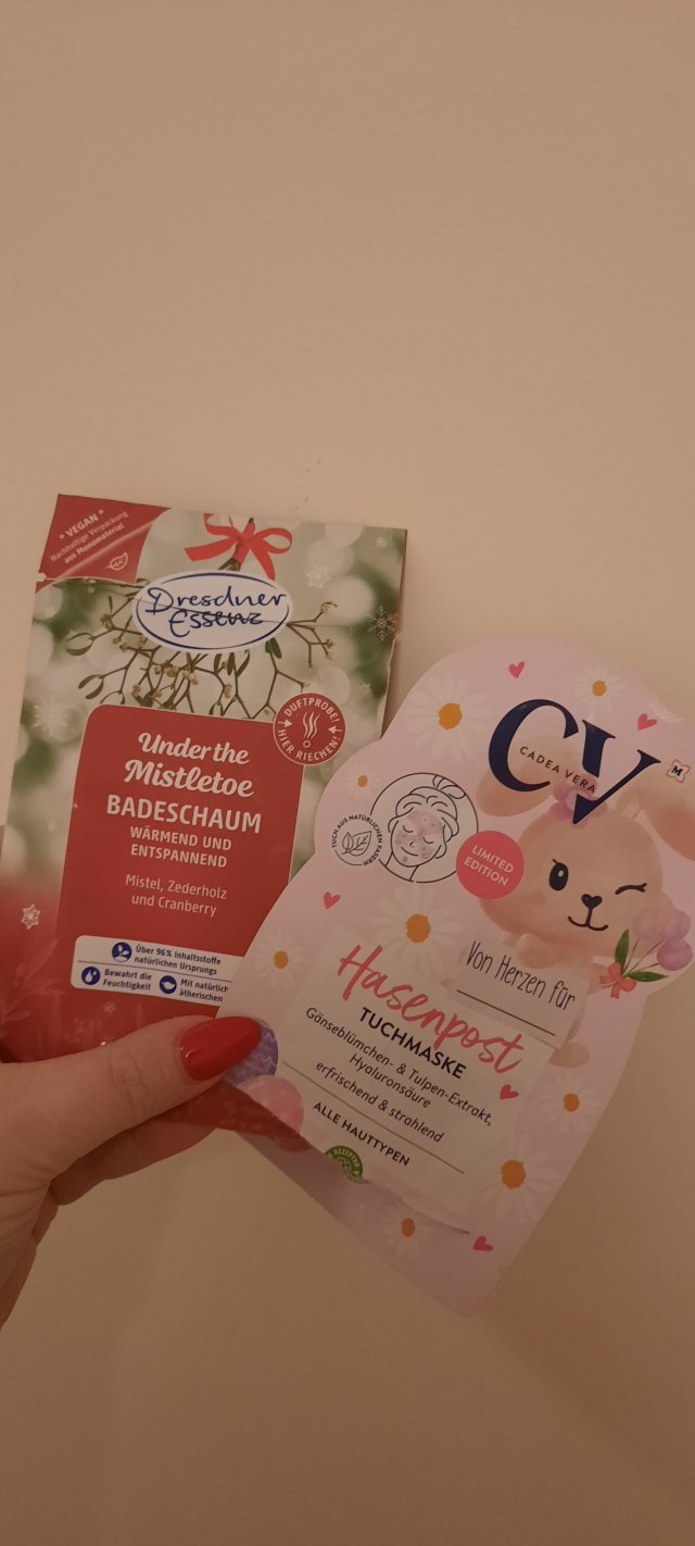 Denkowanie część druga :) Grudzień, kosmetyki w świątecznych opakowaniach lub w świątecznych kolorach: czerwonym, zielonym i złotym 