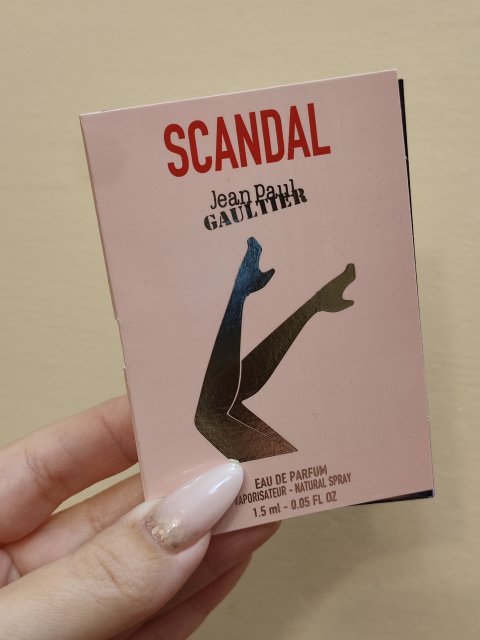 Denkowanie część druga :) Grudzień, kosmetyki w świątecznych opakowaniach lub w świątecznych kolorach: czerwonym, zielonym i złotym 