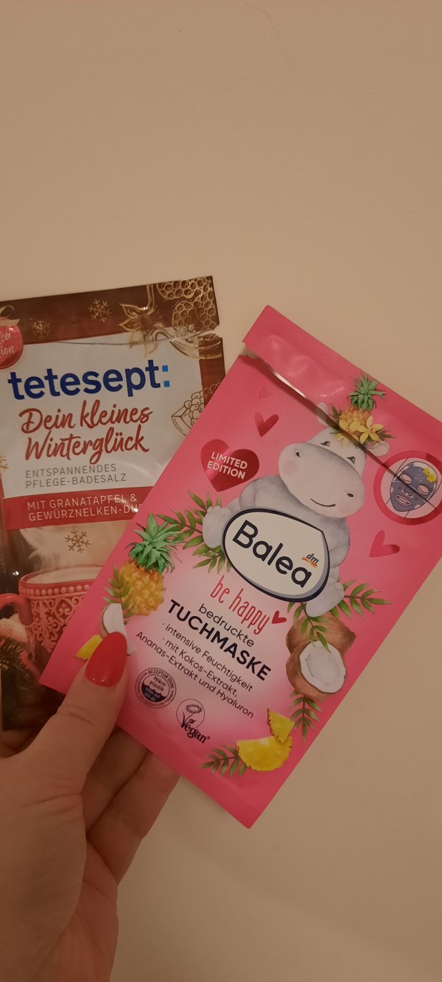 Denkowanie część druga :) Grudzień, kosmetyki w świątecznych opakowaniach lub w świątecznych kolorach: czerwonym, zielonym i złotym 