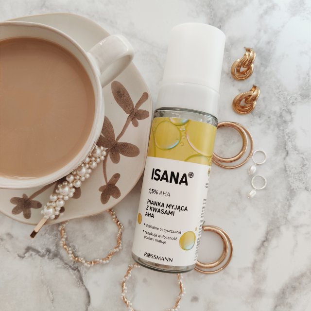 Isana Pianka do mycia twarzy, Z kwasami AHA 1.5%