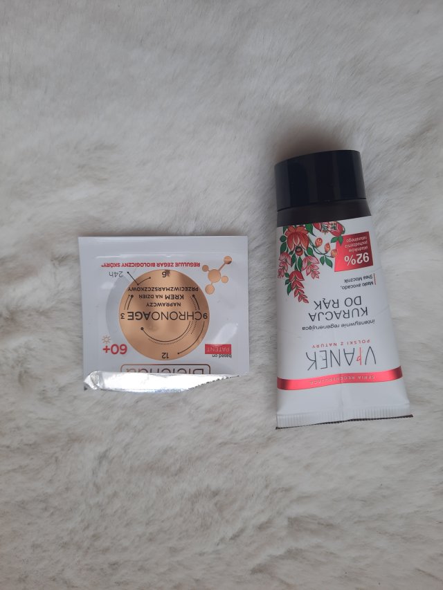 Denkowanie część druga :) Grudzień, kosmetyki w świątecznych opakowaniach lub w świątecznych kolorach: czerwonym, zielonym i złotym 