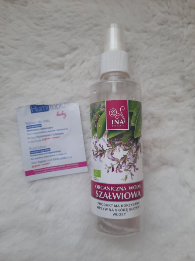 Denkowanie część druga :) Grudzień, kosmetyki w świątecznych opakowaniach lub w świątecznych kolorach: czerwonym, zielonym i złotym 