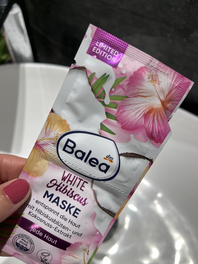 Denkowanie część druga :) Grudzień, kosmetyki w świątecznych opakowaniach lub w świątecznych kolorach: czerwonym, zielonym i złotym 